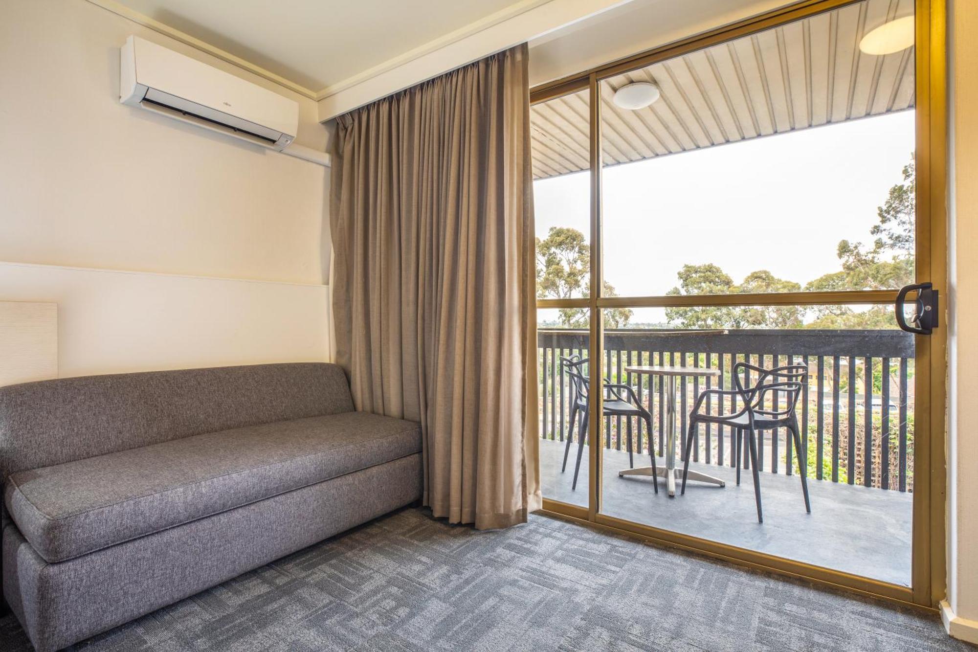 Nightcap At Shoppingtown Hotel Doncaster Exterior photo